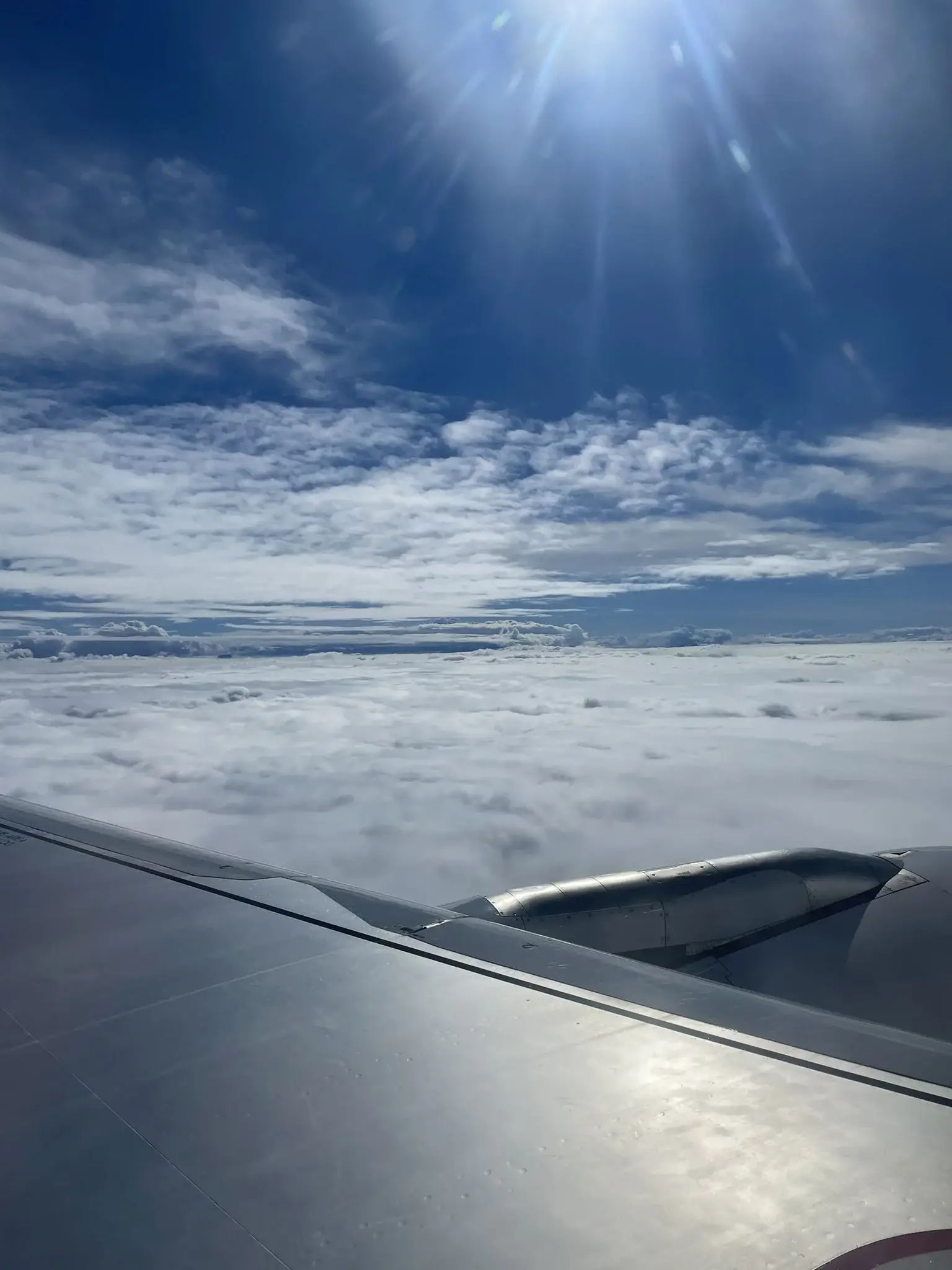 Panorama des montagnes de Bosnie – Nature sauvage et paysages alpins Paysage de montagne en Bosnie avec sommets verdoyants et ciel bleu