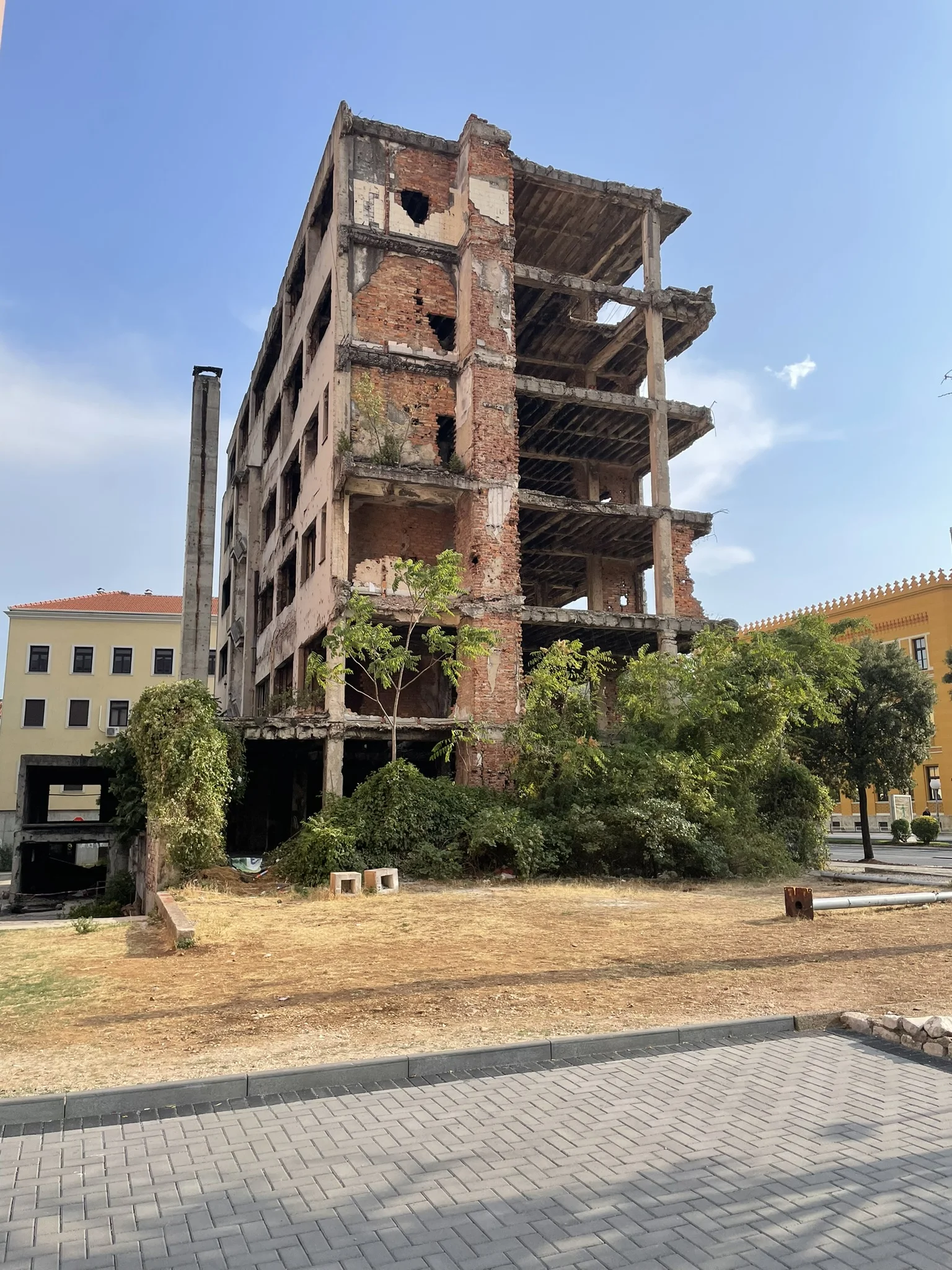Bâtiment abandonné vestige de la guerre à Mostar en Bosnie-Herzégovine