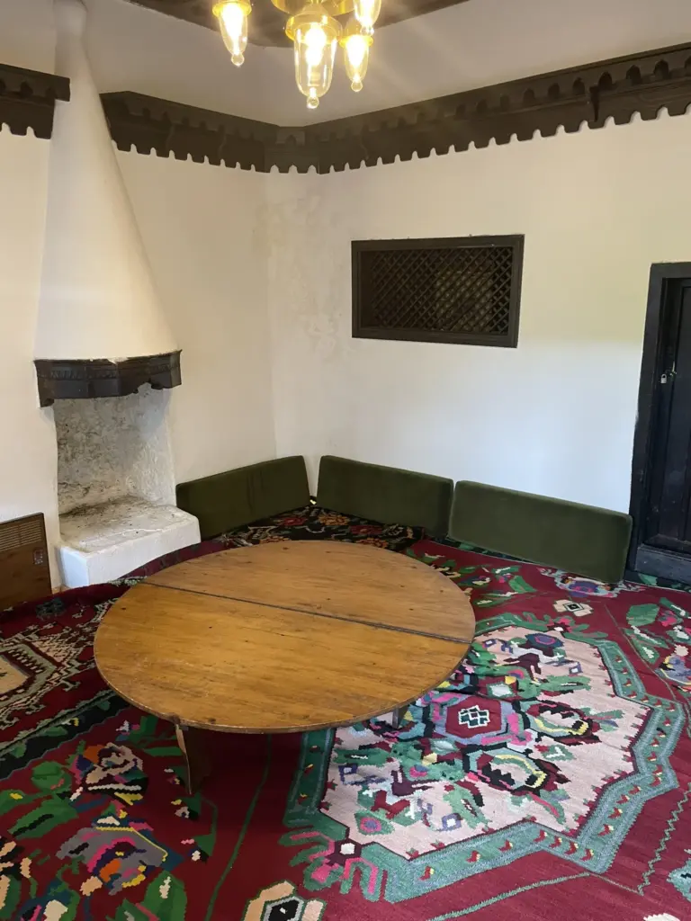 Intérieur du monastère des derviches soufis à Blagaj en Bosnie-Herzégovine
